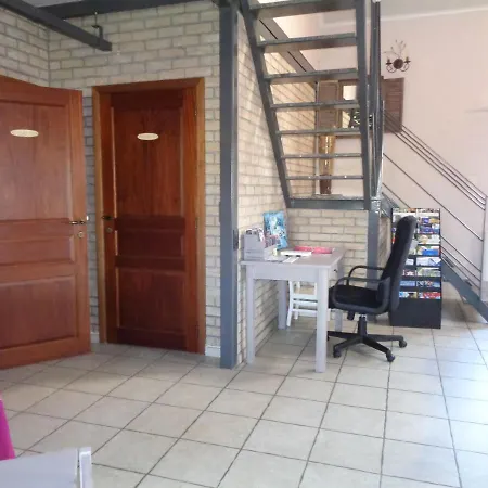 A Deux Pas De L'horloge Senzeille