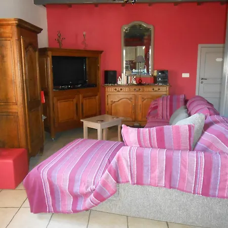 à Deux Pas De L'horloge *