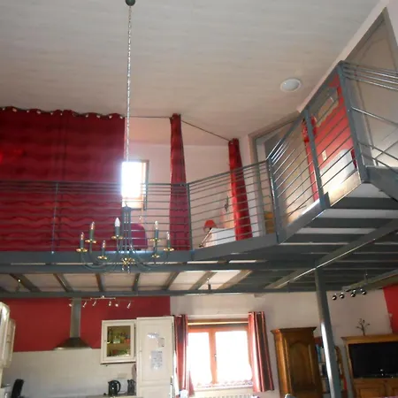 A Deux Pas De L'horloge *